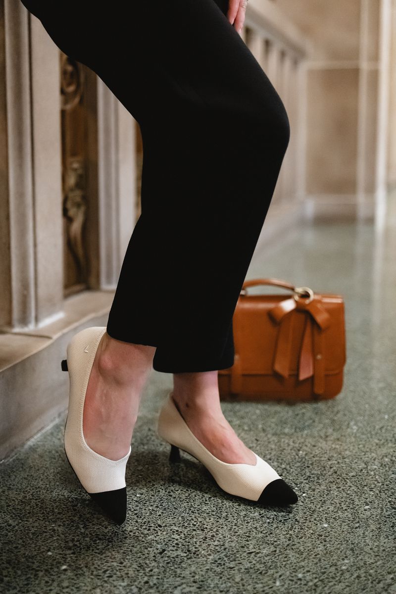 Low-Vamp Pumps for Petite Frames