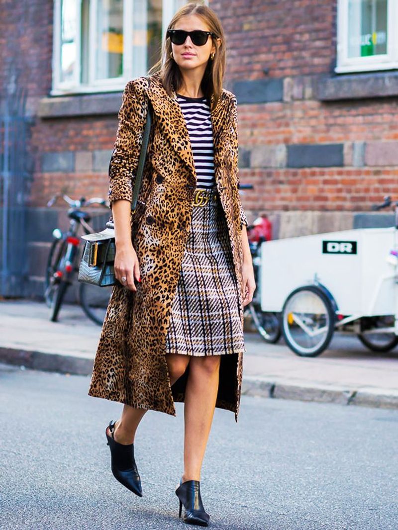 Visible Layering of Contrasting Patterns