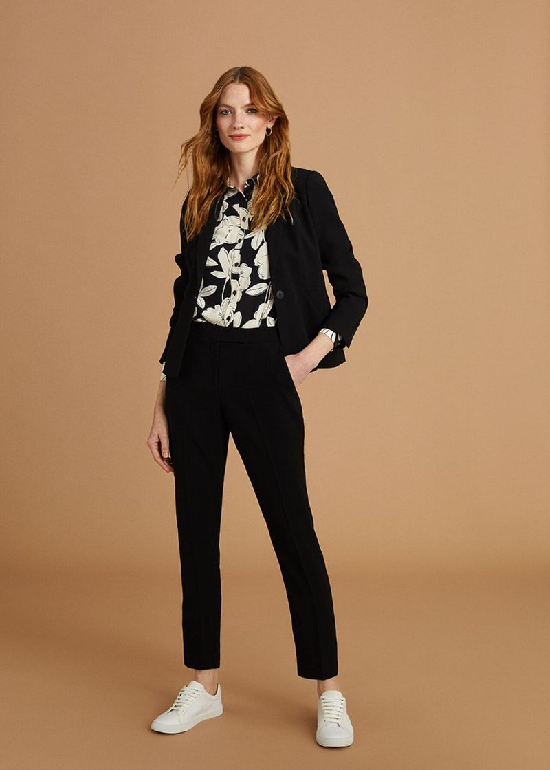 Slim-Cut Suit with Patterned Shirt