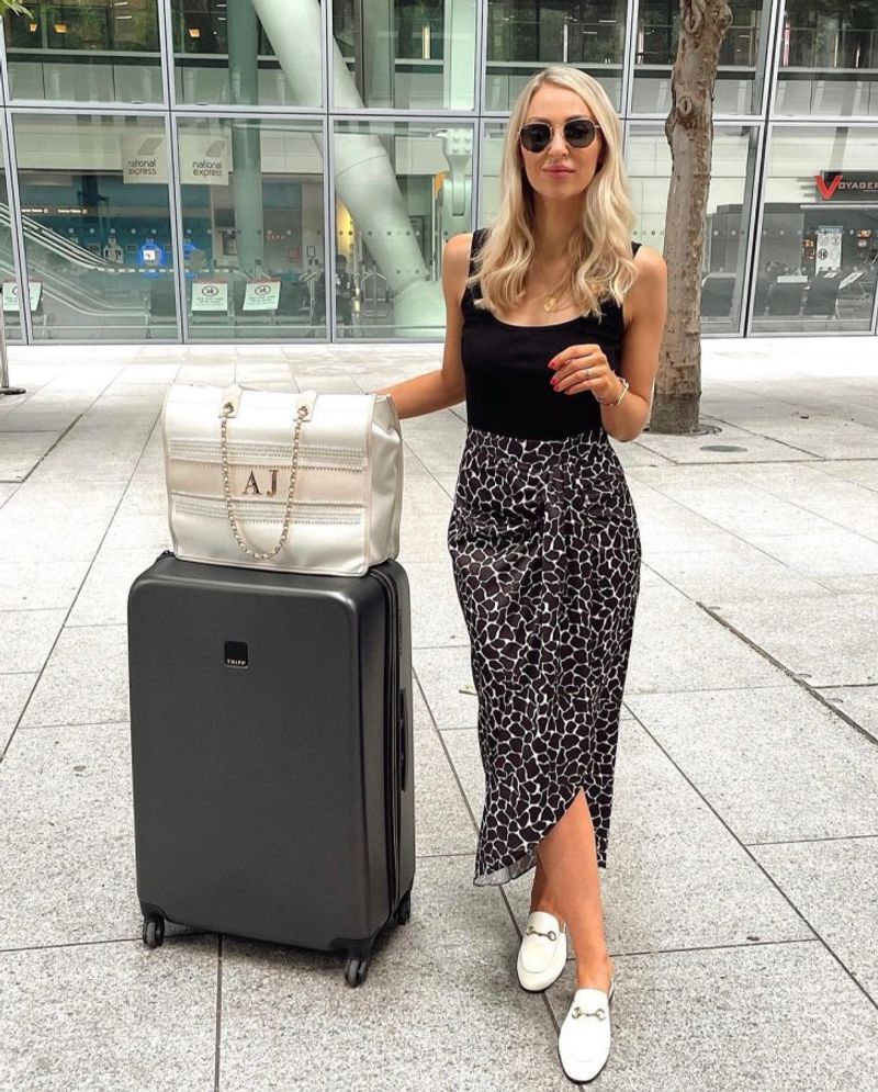 Midi Skirt + T-shirt Simplicity