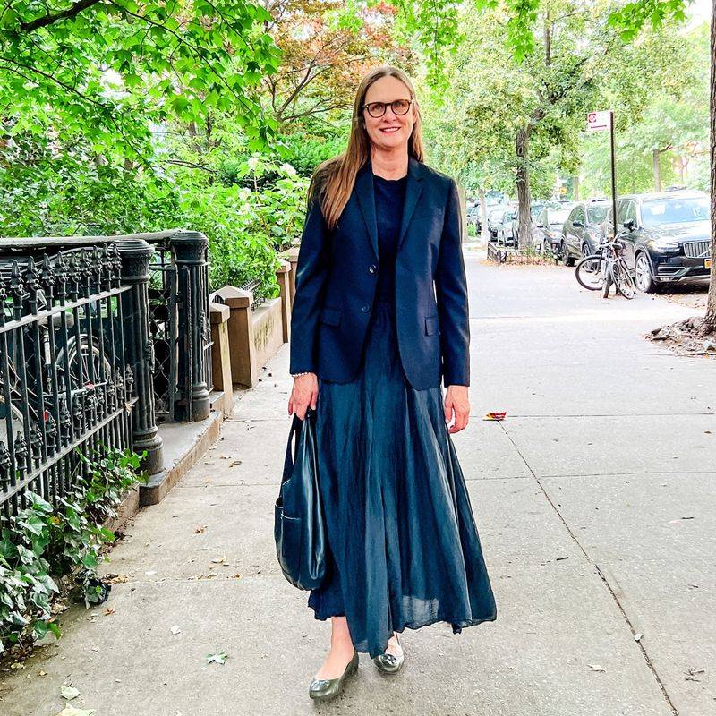 Monochromatic Navy