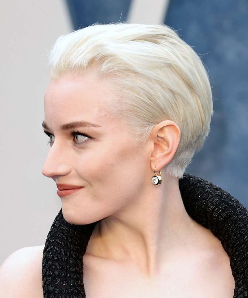Pixie penteado para trás