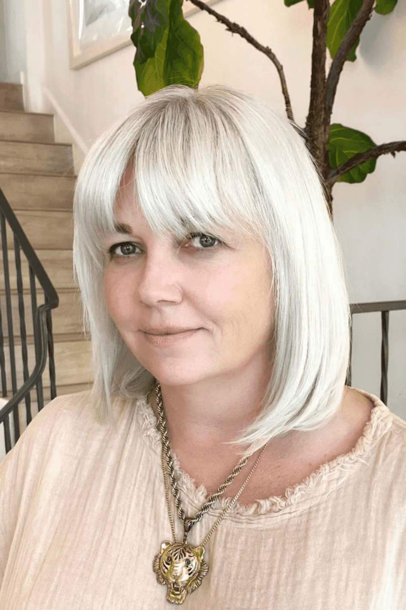Blunt Lob with Subtle Layers
