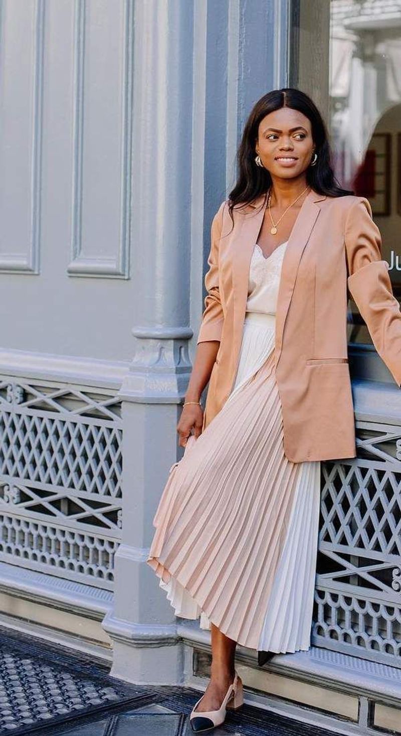 Monochromatic Magic with Pleats