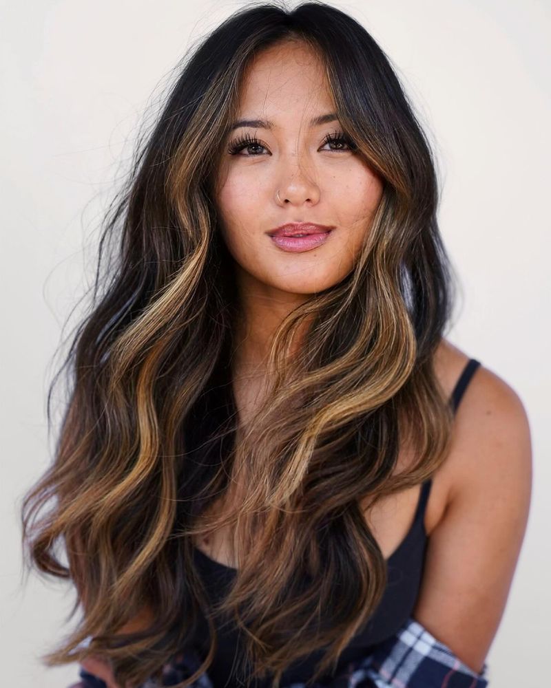Soft Ombre with Face-Framing Highlights