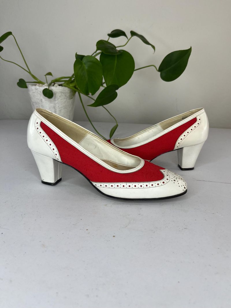 Two-Tone Spectator Pumps