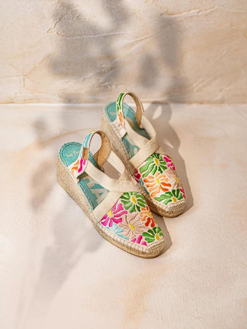 Embroidered Botanical Beauties