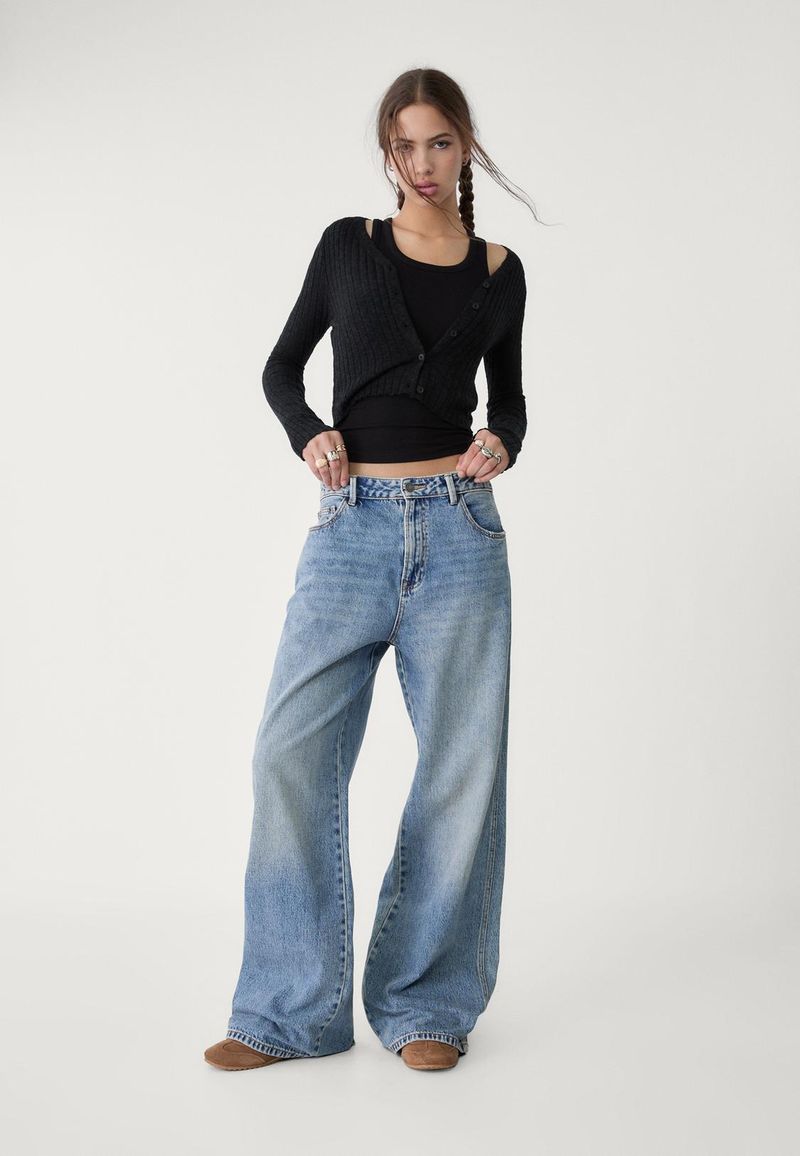 Baggy Jeans that Swallow Shoes Whole