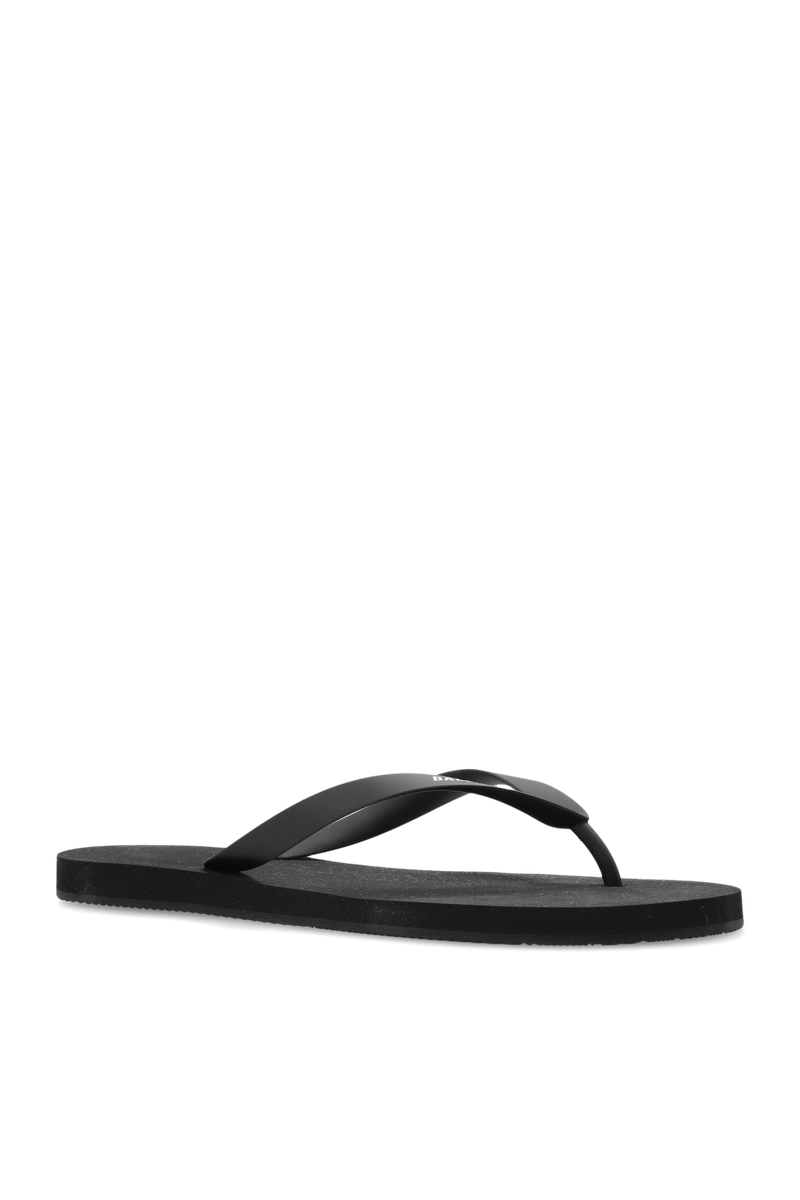 Sleek Monochromatic Moment