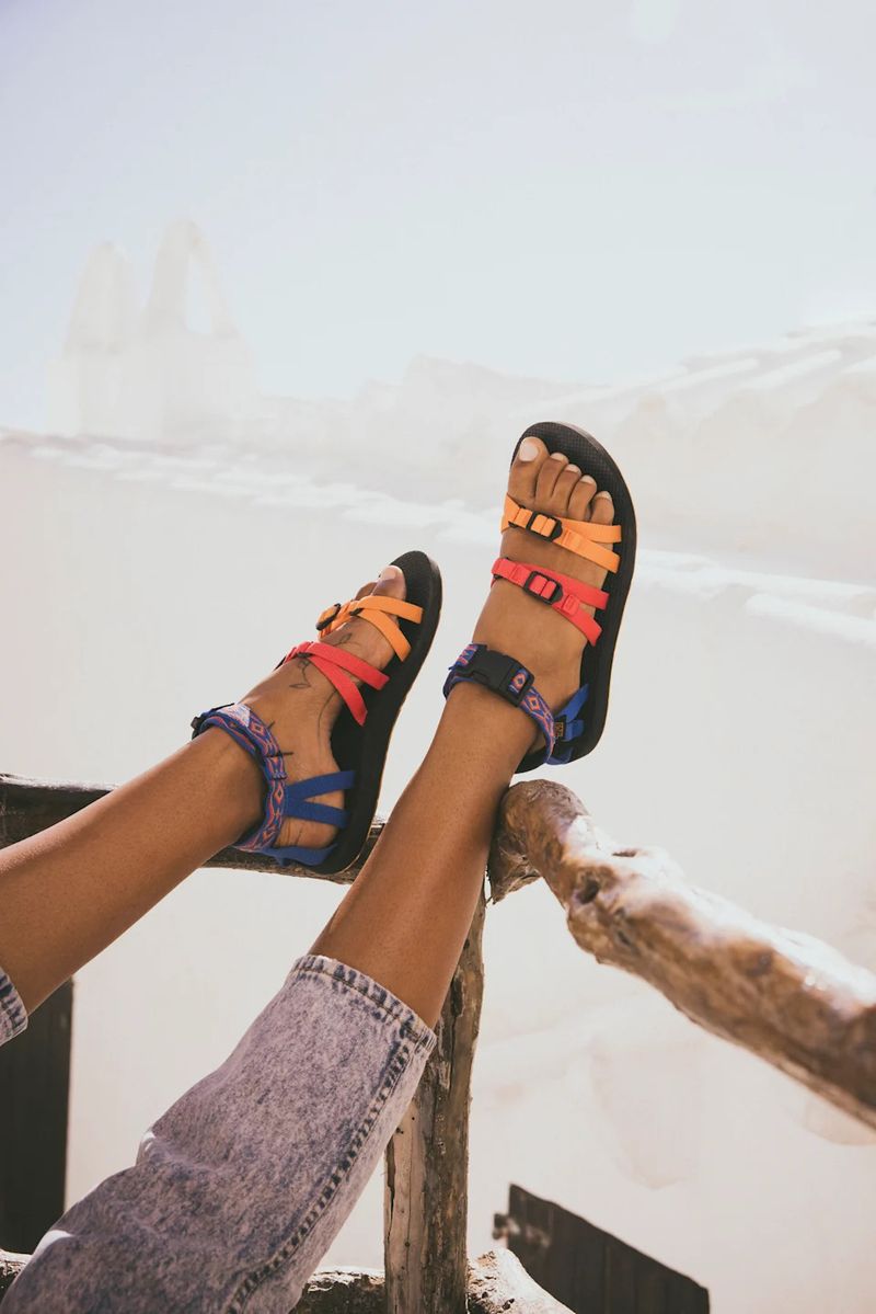Retro-Inspired Foot Thrones