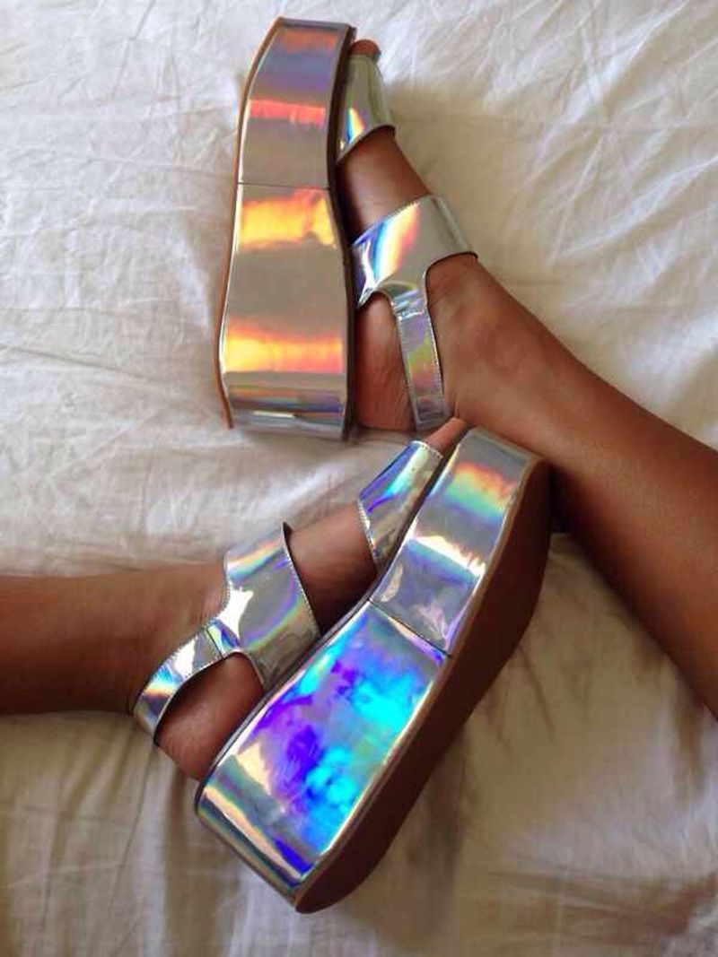Holographic Metallic Wedges
