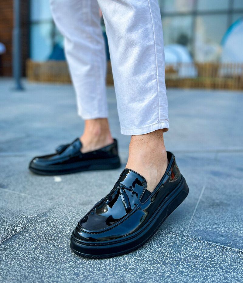 Stiff Leather Loafers Without Stretch