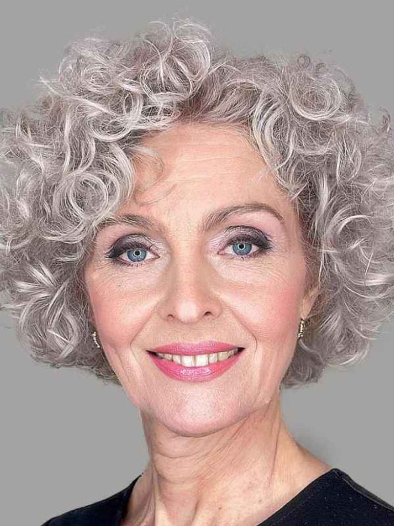The Halo of Curls