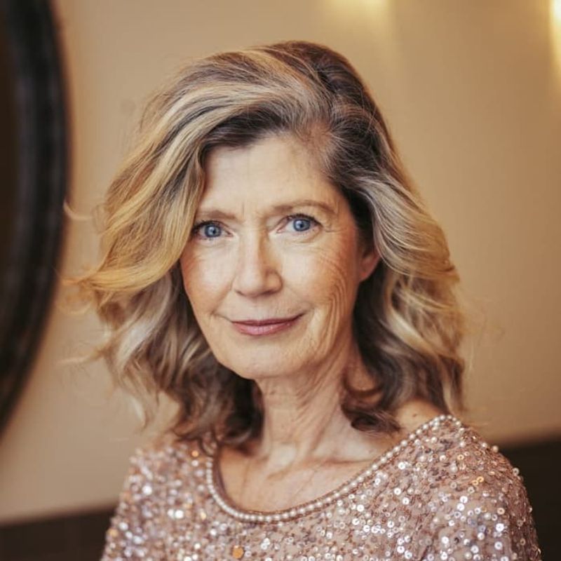 Bouncy Shoulder-Length Cut