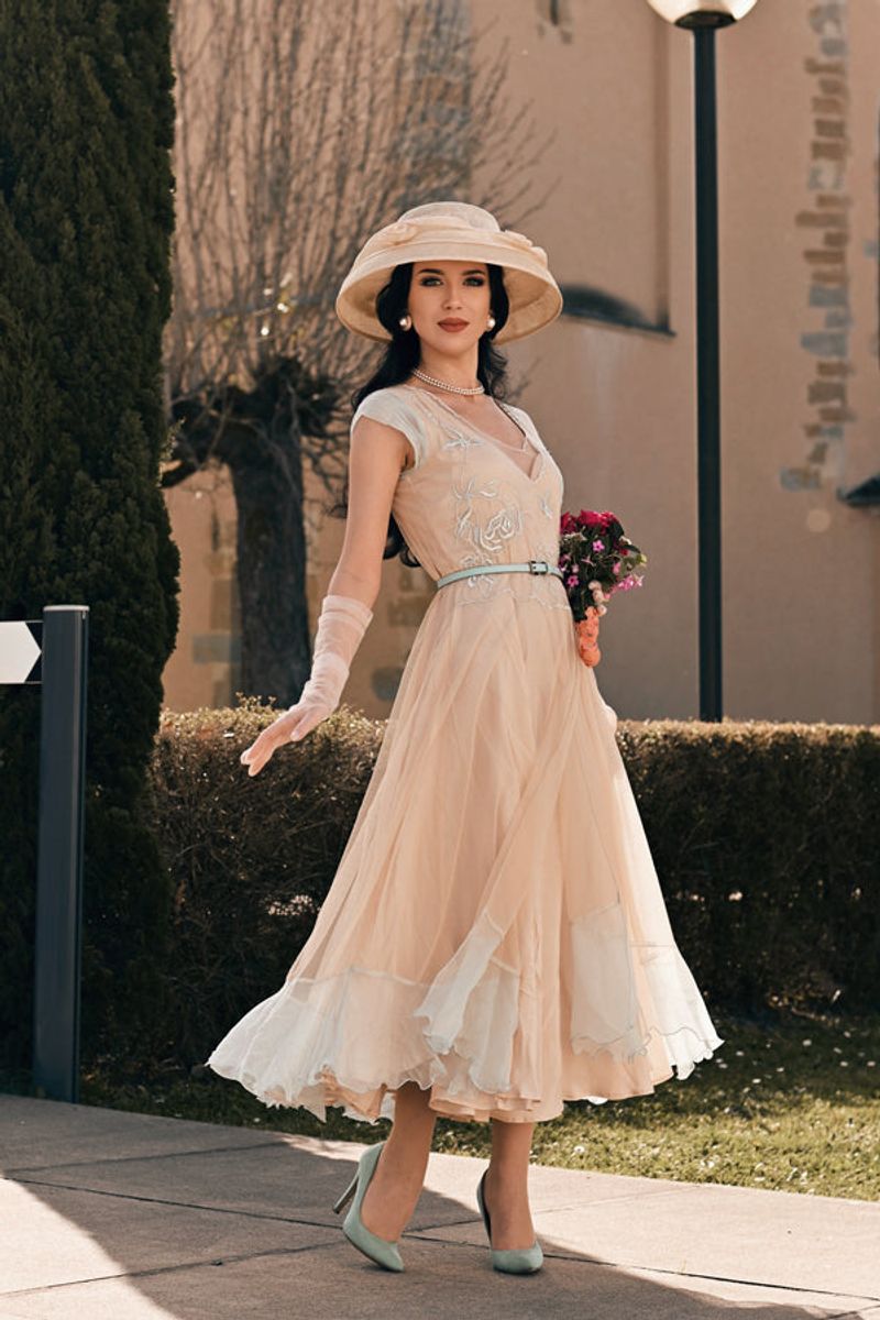 The Vintage-Inspired Tea Dress