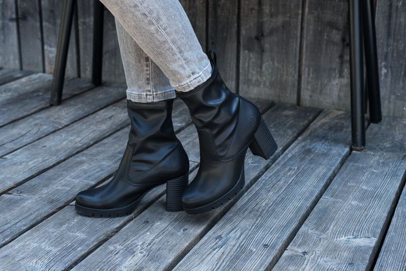 Ankle Boots With Narrow Ankle Openings