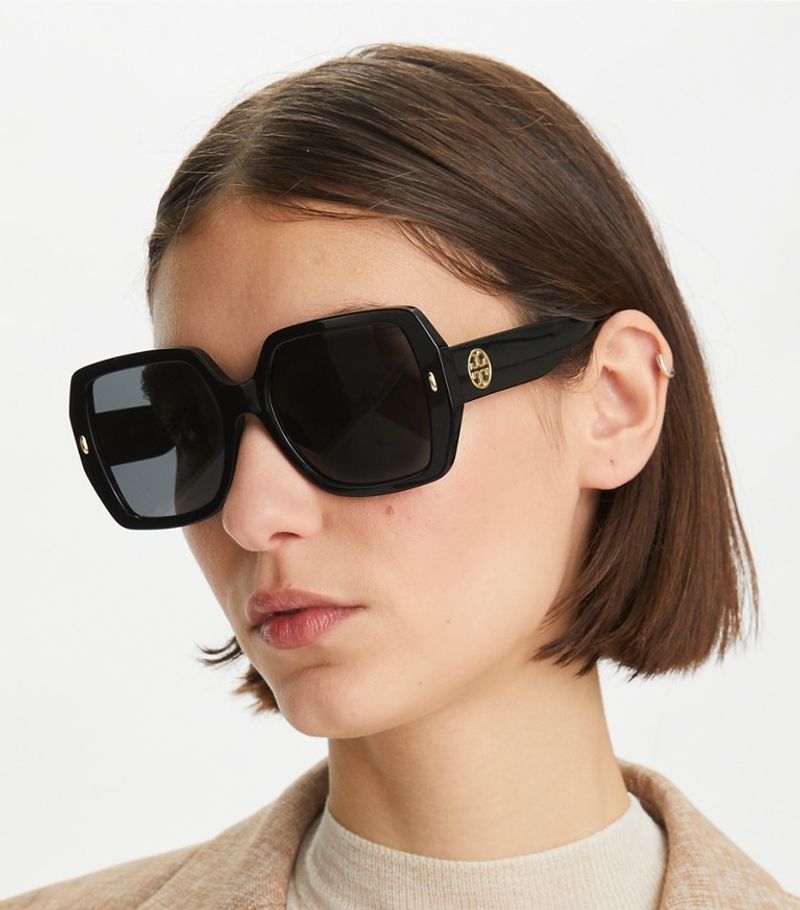 Oversized Sunglasses Statement