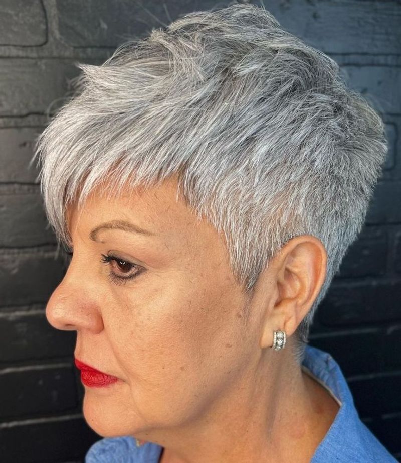 Pixie de cabelo curto